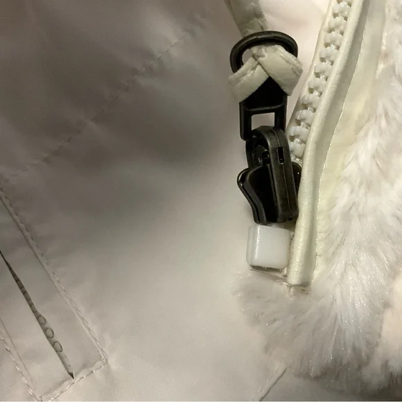 EUC Reversible Faux Fur Vest - Picture 6 of 6